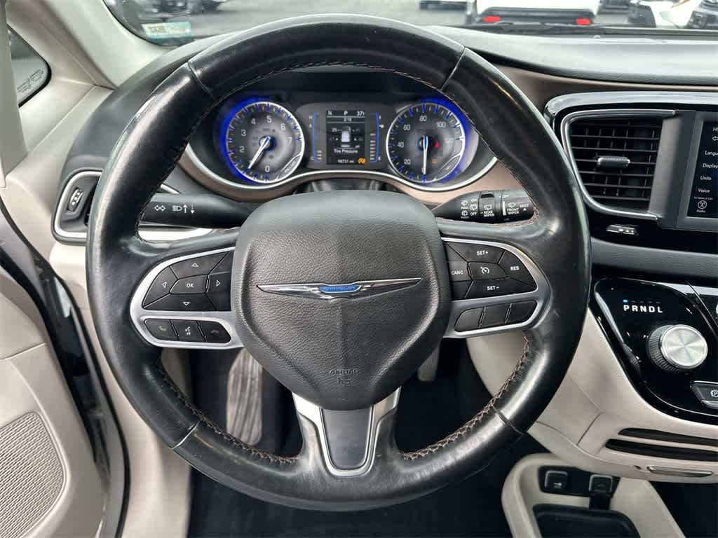 2019 Chrysler Pacifica Touring 18