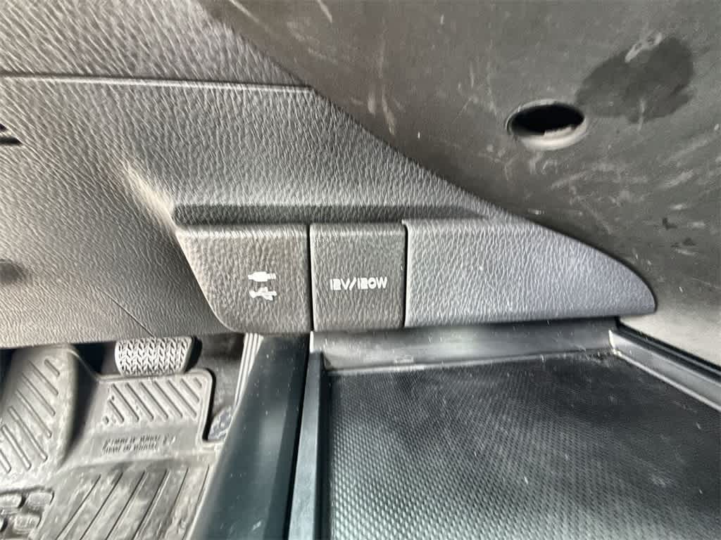2019 Toyota Camry LE 28