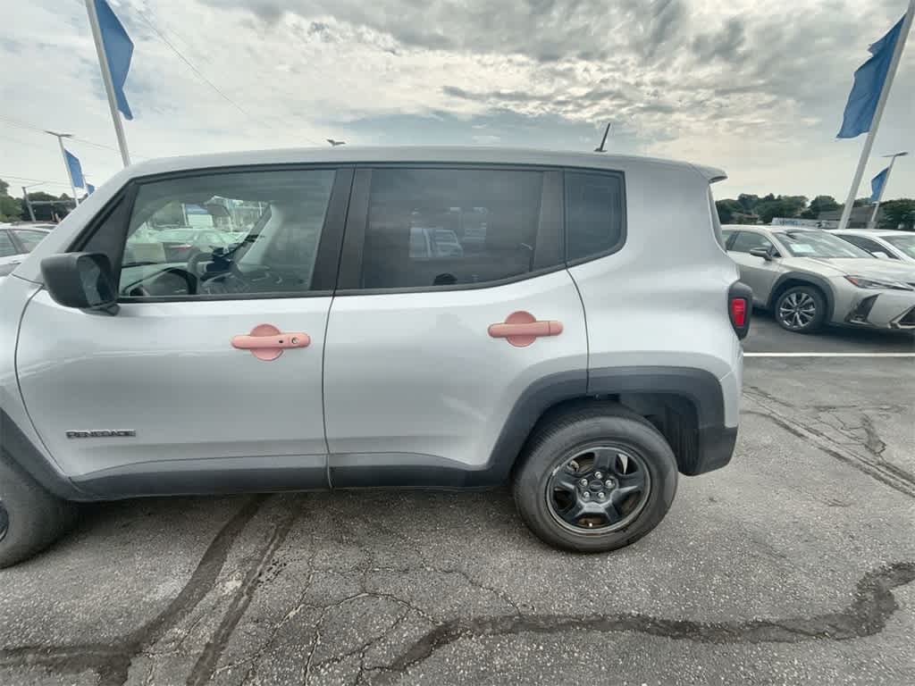 Thumbnail: 2019 Jeep Renegade - 4