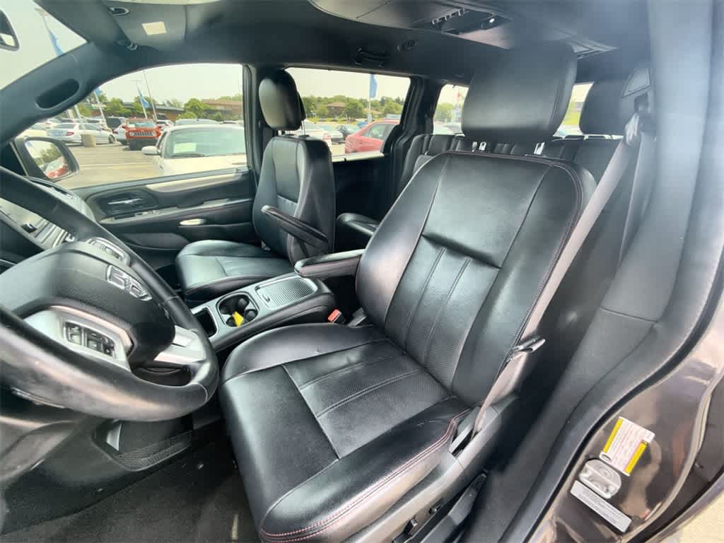 2017 Dodge Grand Caravan GT 15