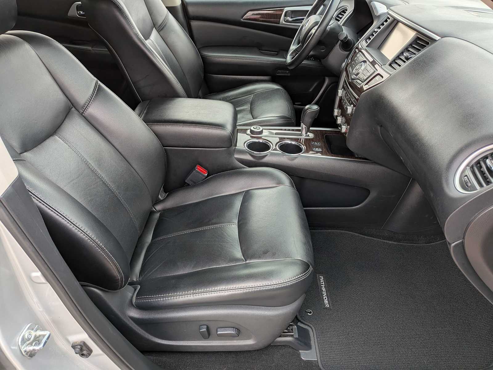 Thumbnail: 2015 Nissan Pathfinder - 20