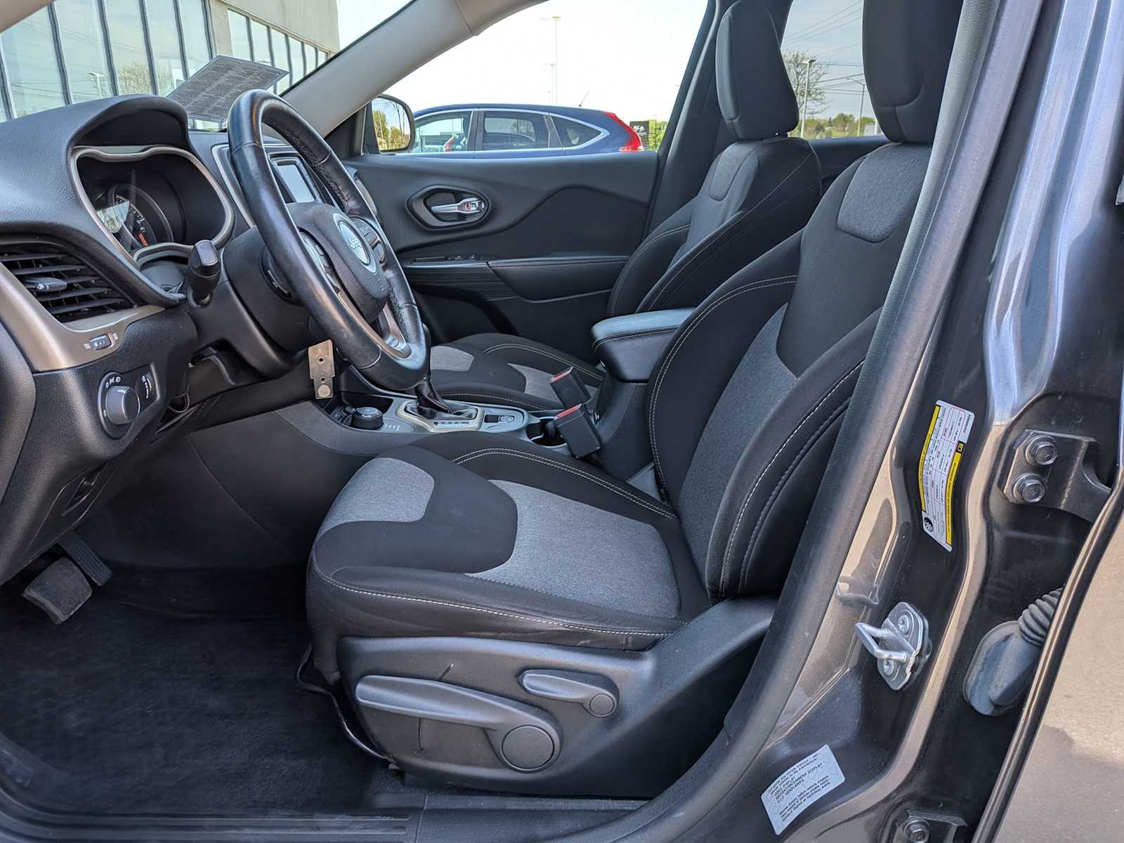 Thumbnail: 2016 Jeep Cherokee - 15