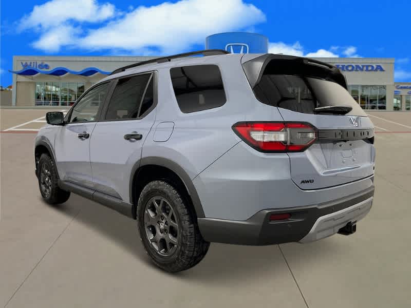 2025 Honda Pilot TrailSport photo 3