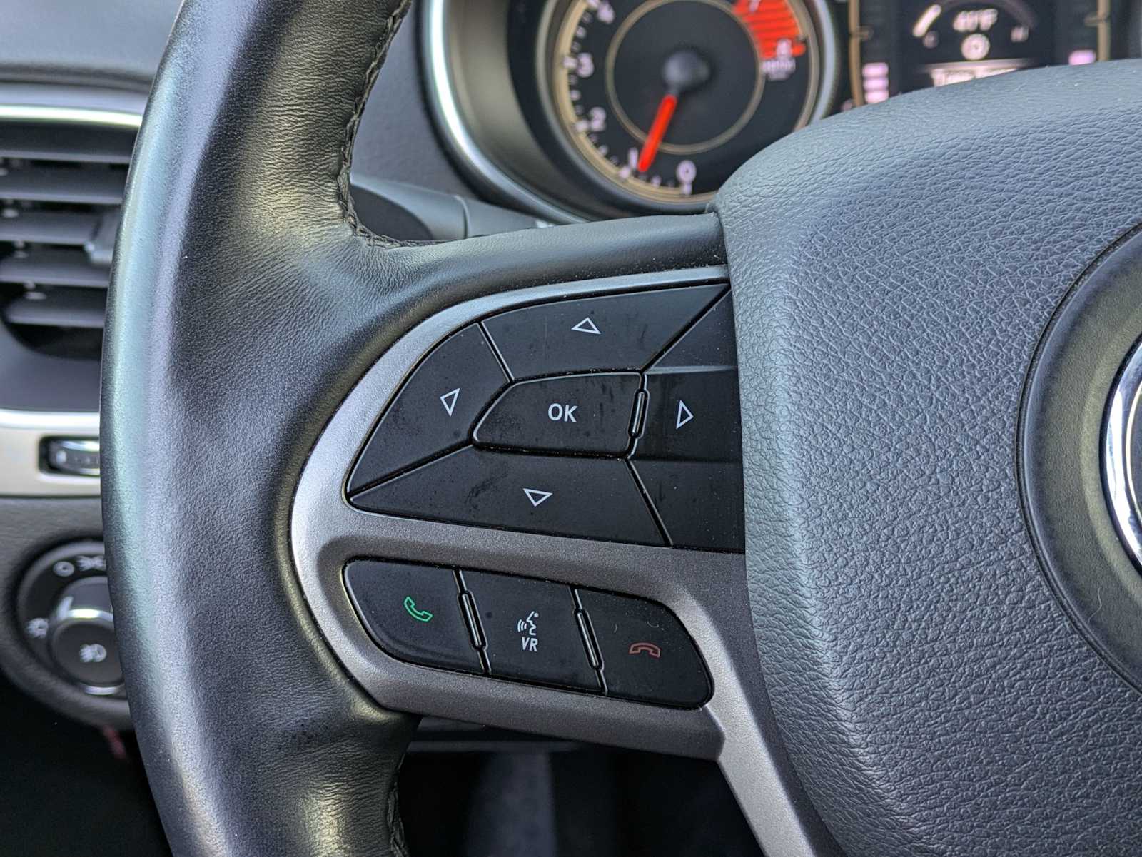 Thumbnail: 2019 Jeep Cherokee - 19