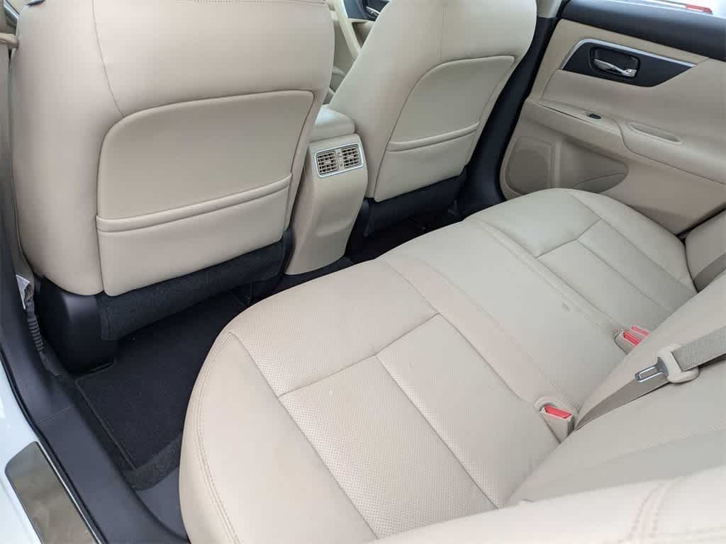 Thumbnail: 2016 Nissan Altima - 17