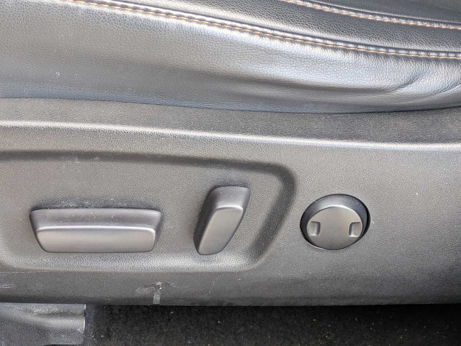 Thumbnail: 2019 Toyota Highlander - 15