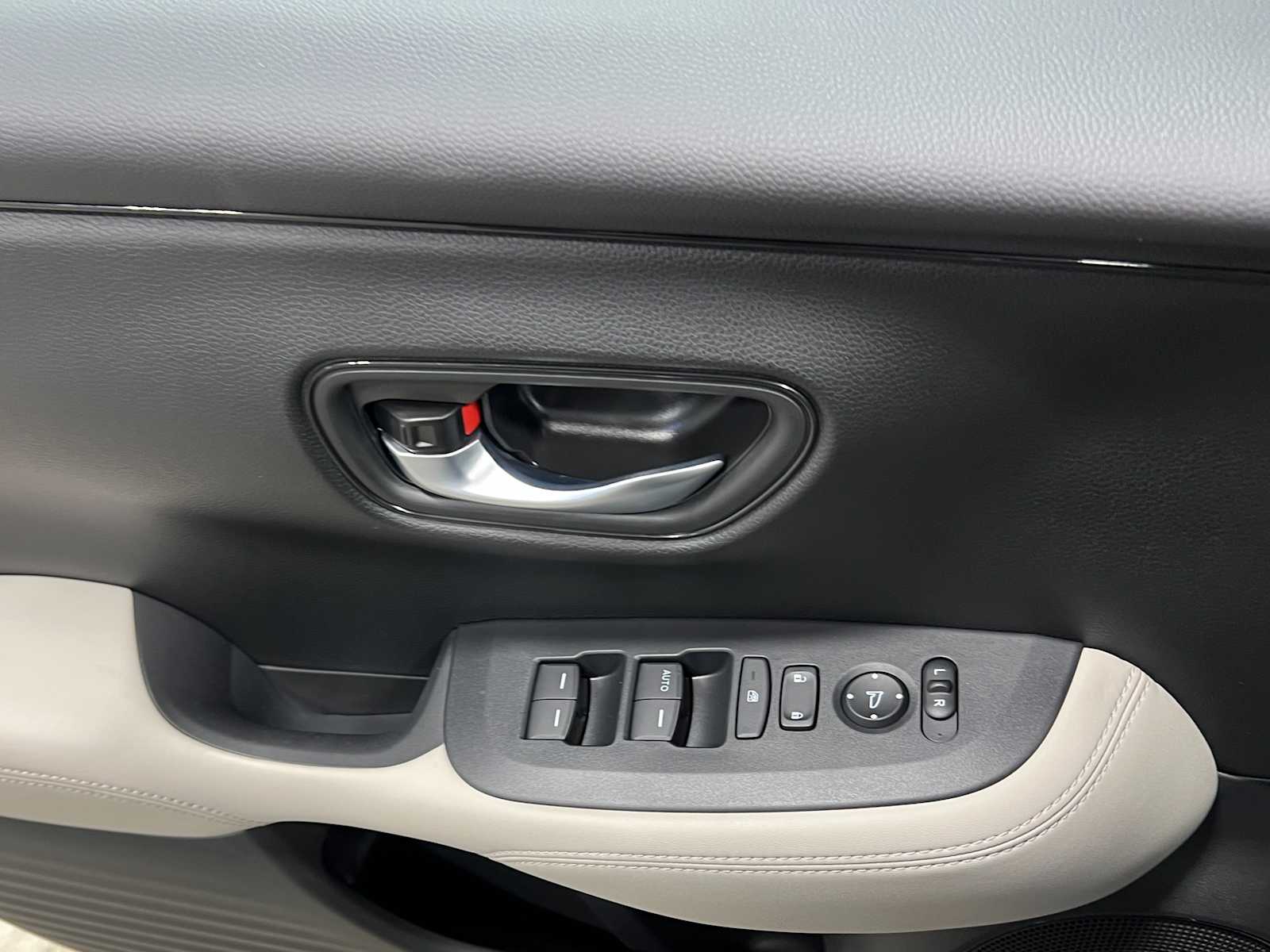 2025 Honda HR-V LX 13