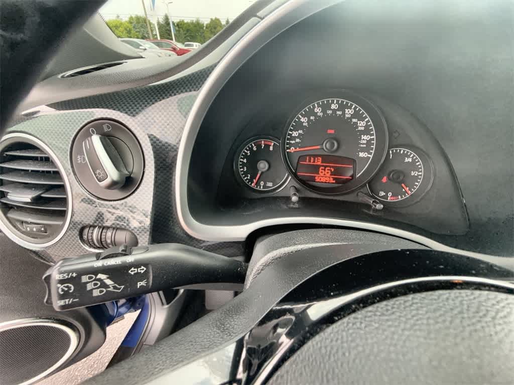 2012 Volkswagen Beetle  23