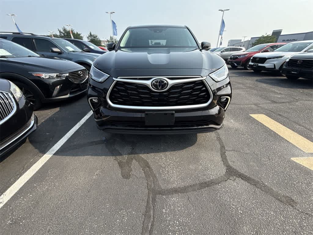 Thumbnail: 2021 Toyota Highlander - 10