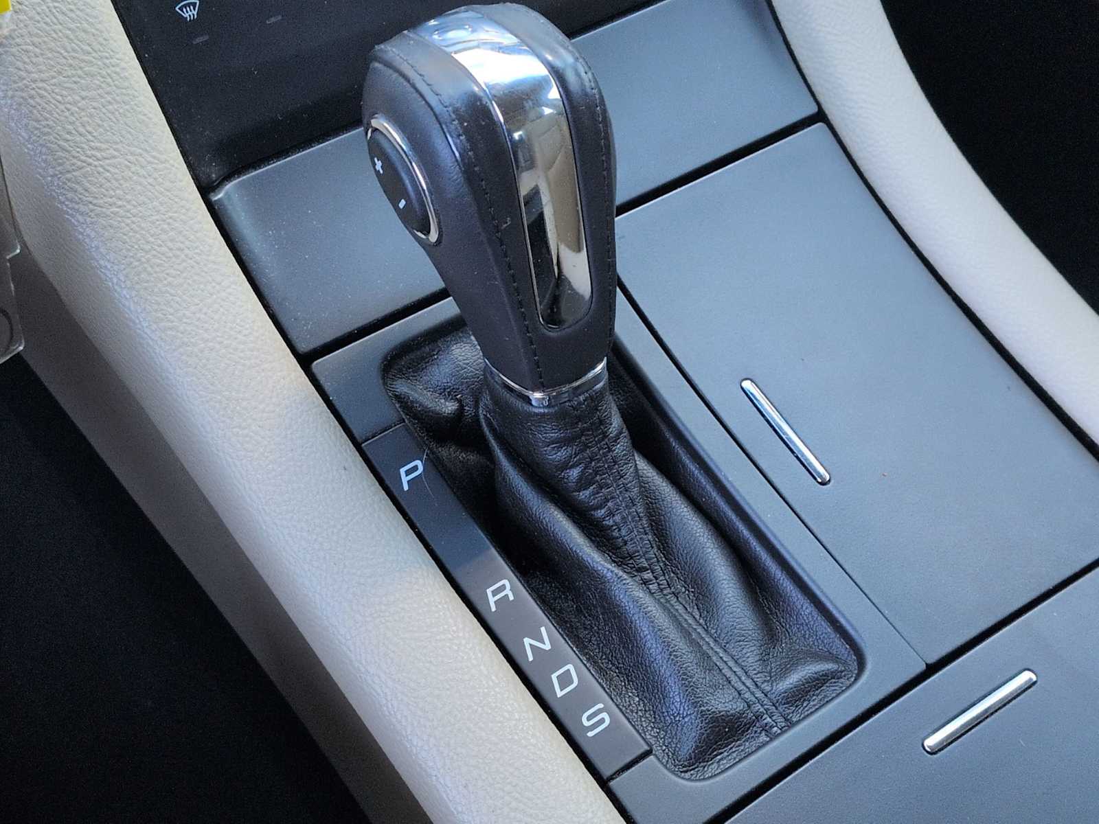 Thumbnail: 2014 Ford Taurus - 29