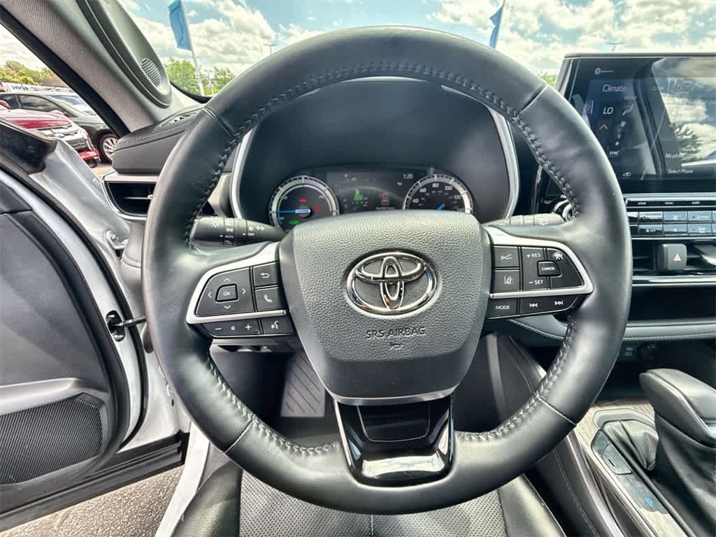 Thumbnail: 2022 Toyota Highlander - 22