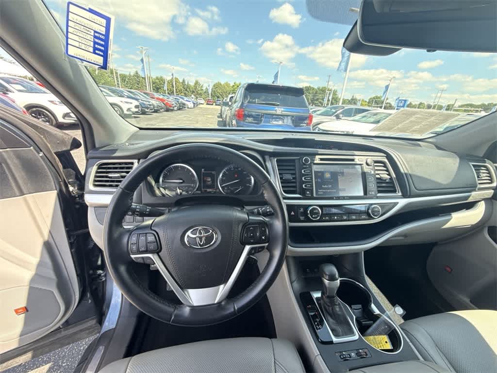 Thumbnail: 2019 Toyota Highlander - 23