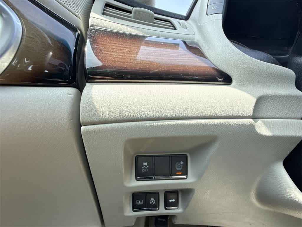 Thumbnail: 2012 INFINITI M56 - 16