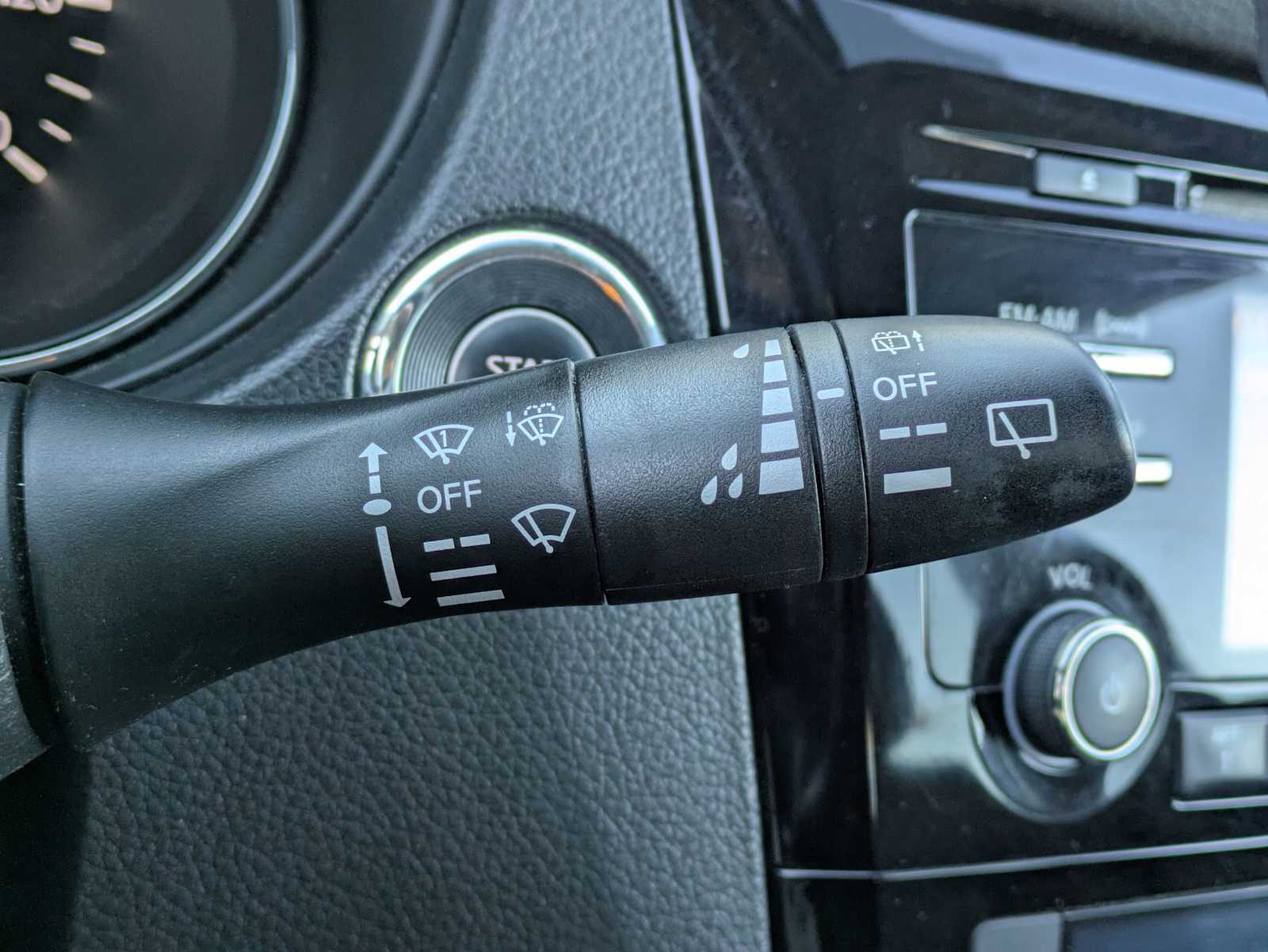 Thumbnail: 2015 Nissan Rogue - 24