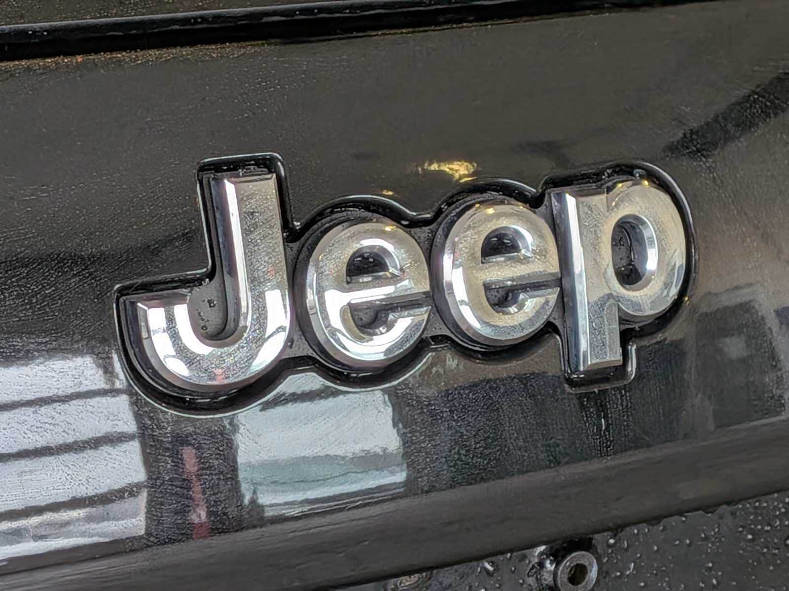 Thumbnail: 2019 Jeep Cherokee - 12
