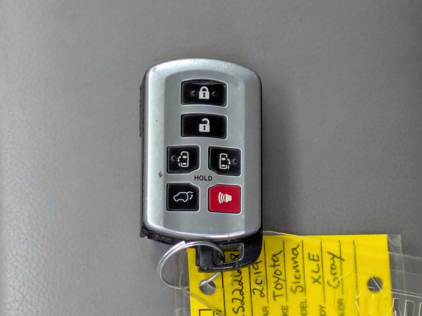 Thumbnail: 2019 Toyota Sienna - 33