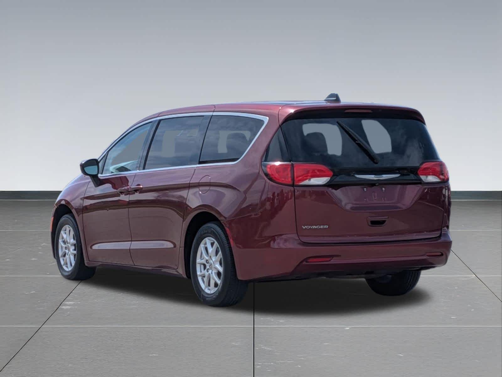 Thumbnail: 2022 Chrysler Voyager - 3