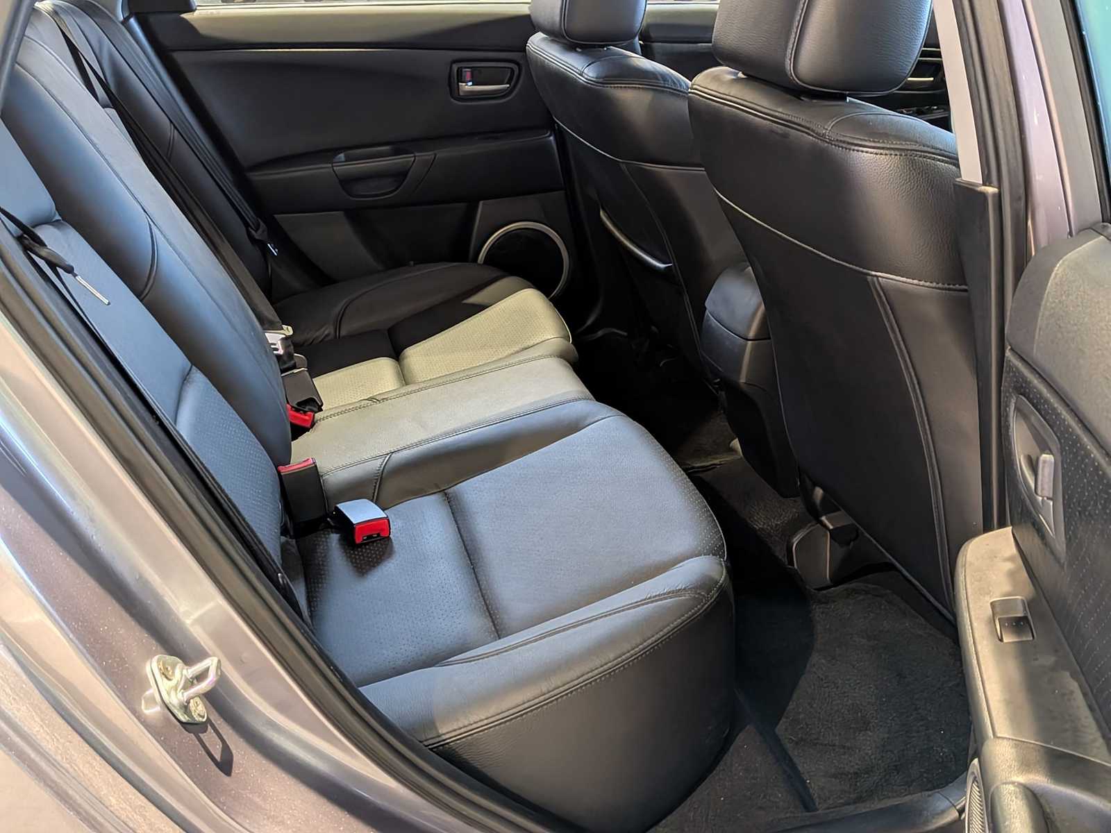 Thumbnail: 2005 Mazda Mazda3 - 18