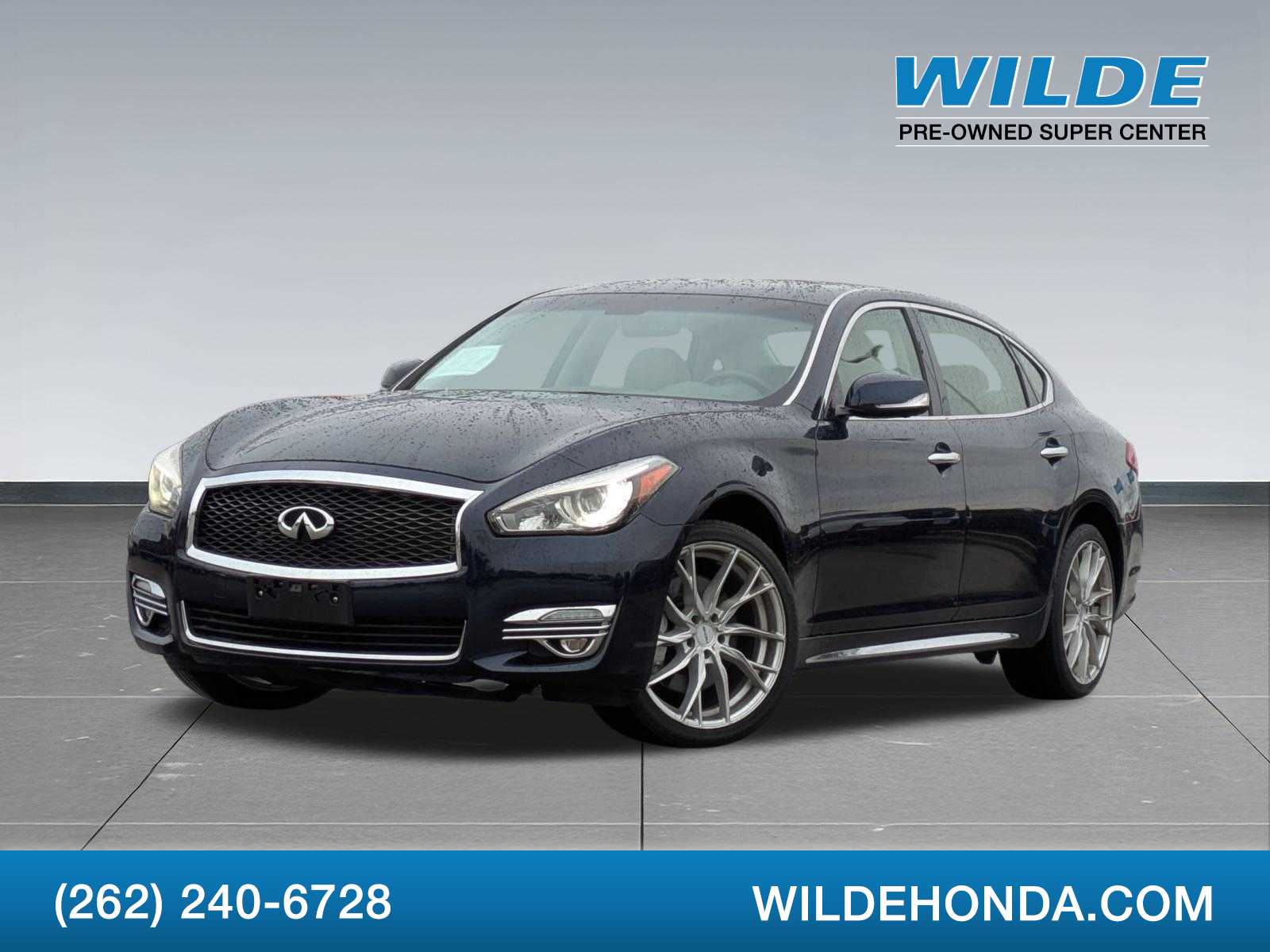 2016 INFINITI Q70  -
                  Waukesha, WI
