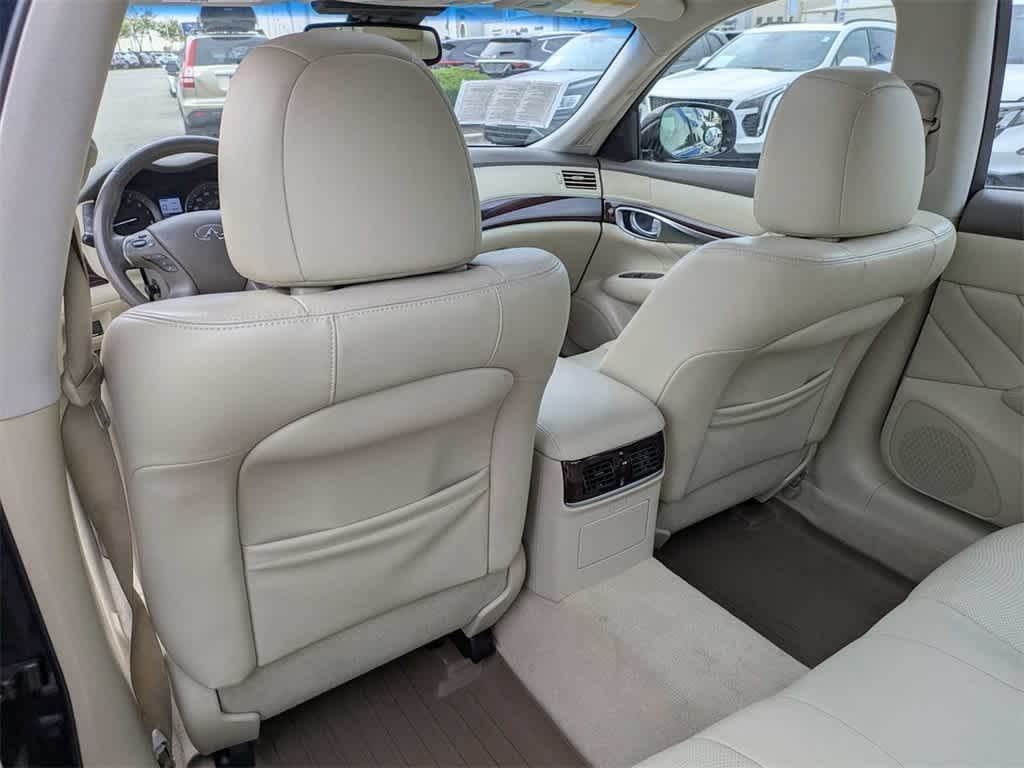 Thumbnail: 2016 INFINITI Q70 - 17