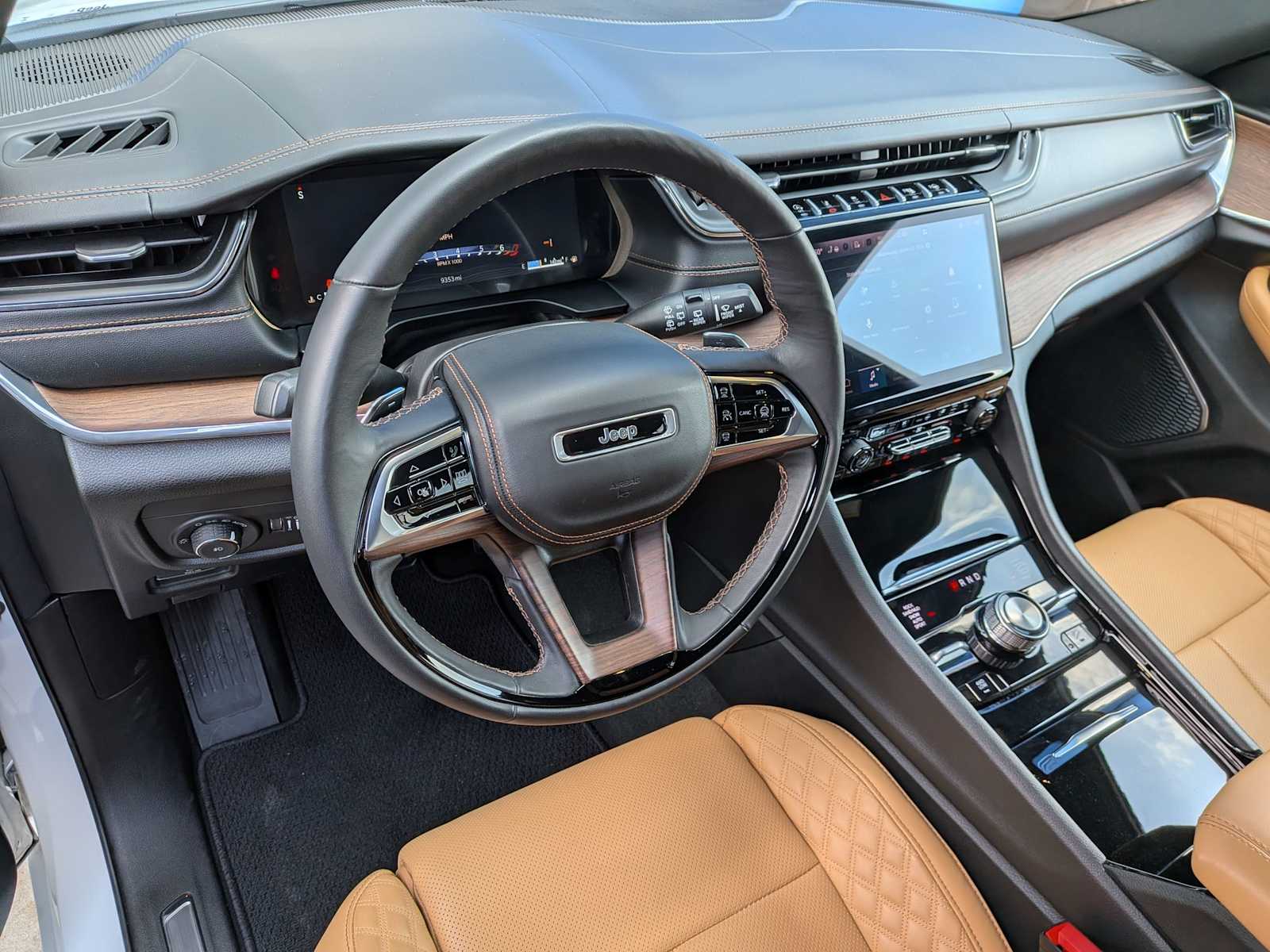 Thumbnail: 2025 Jeep Grand Cherokee - 14