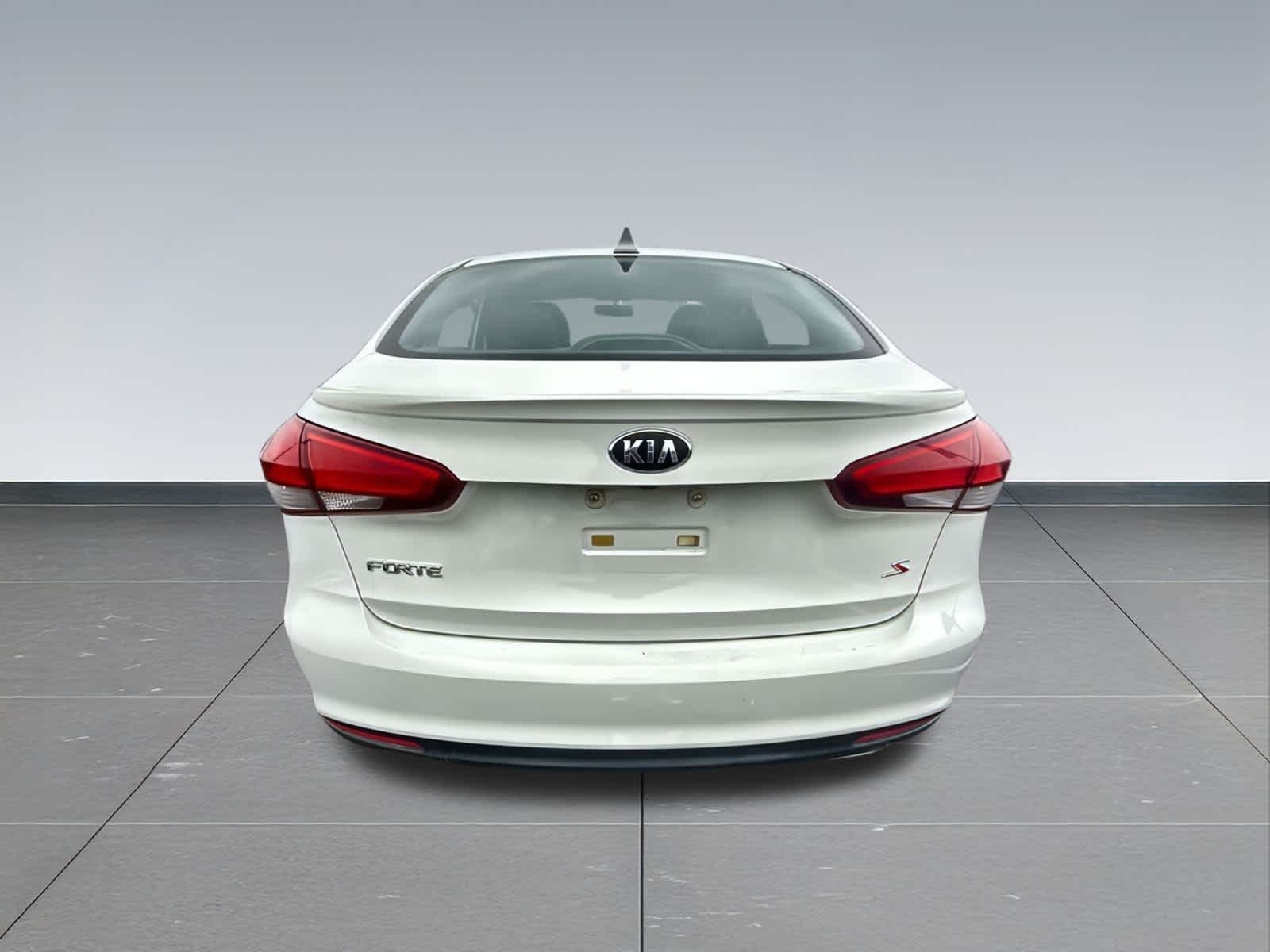 Thumbnail: 2017 Kia Forte - 12