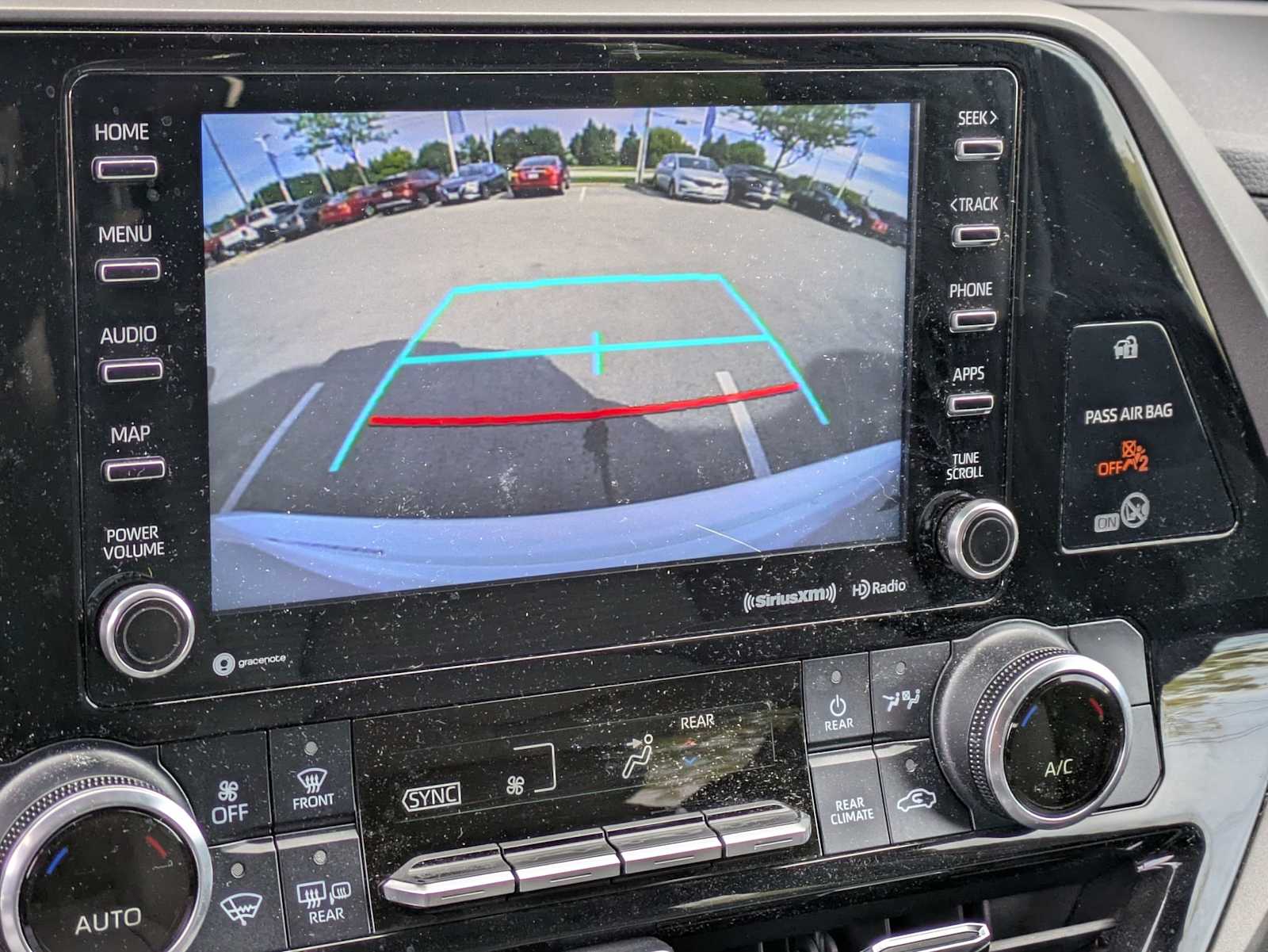 Thumbnail: 2022 Toyota Highlander - 27