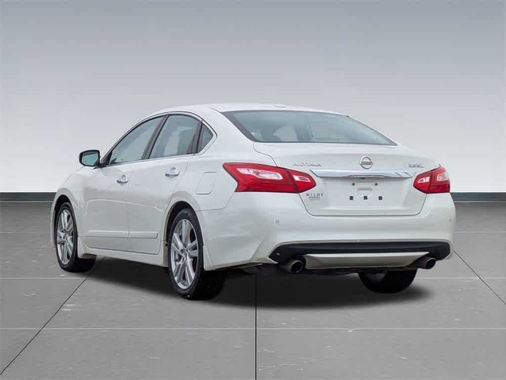 Thumbnail: 2016 Nissan Altima - 4