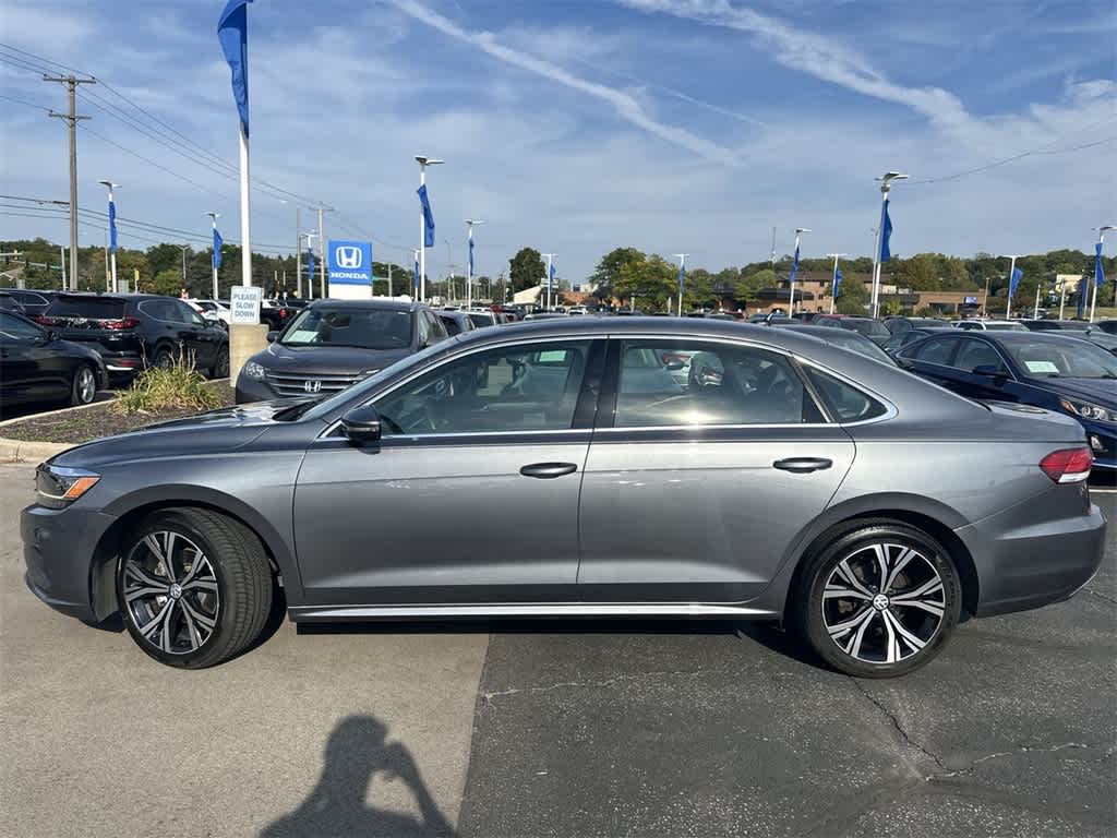 Used 2022 Volkswagen Passat SE with VIN 1VWSA7A32NC007834 for sale in Waukesha, WI