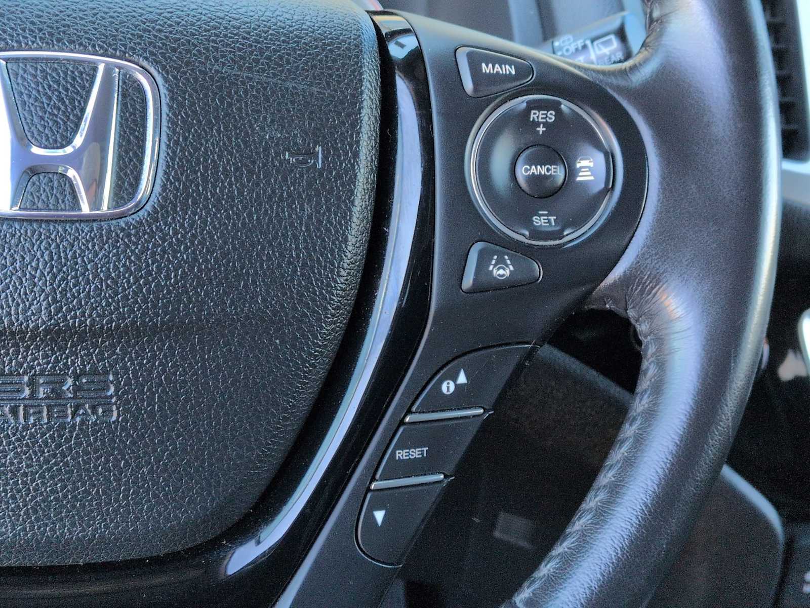 Thumbnail: 2017 Honda Pilot - 25