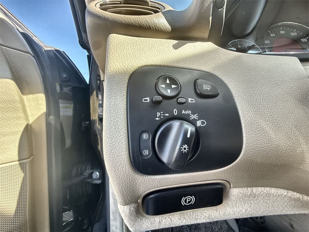 Thumbnail: 2008 Mercedes-Benz CLK - 16
