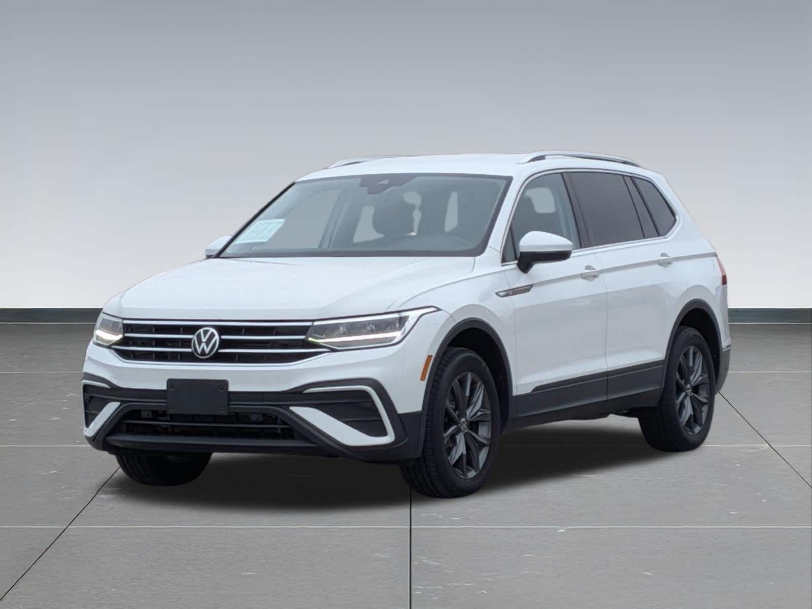 Thumbnail: 2022 Volkswagen Tiguan - 10