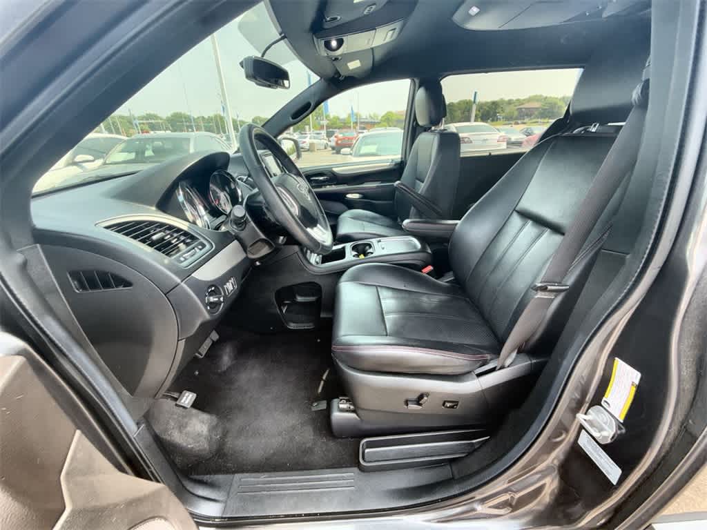 2017 Dodge Grand Caravan GT 2