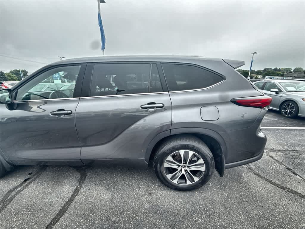 2022 Toyota Highlander XLE photo 4