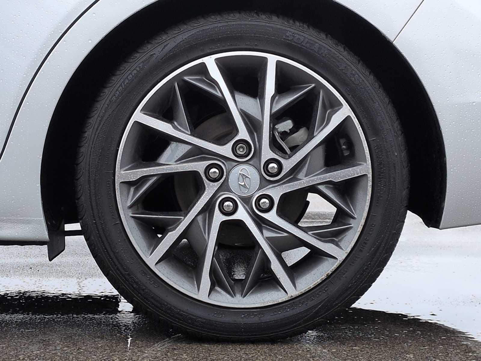 Thumbnail: 2019 Hyundai Elantra - 15