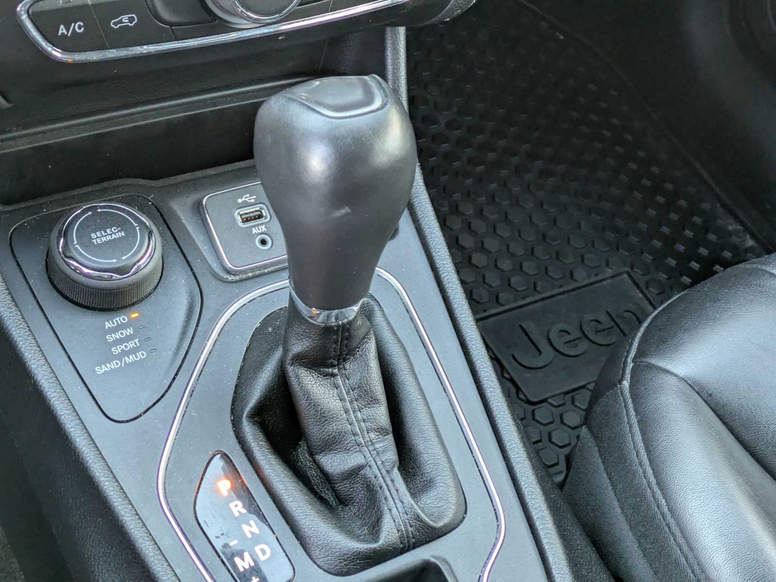 Thumbnail: 2019 Jeep Cherokee - 25