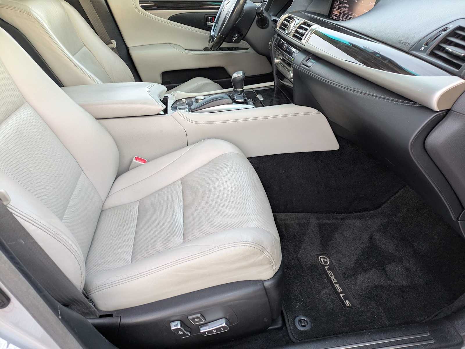 Thumbnail: 2015 Lexus LS - 22