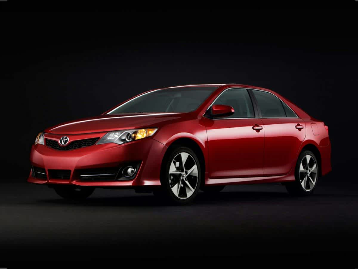 2013 Toyota Camry SE Hero Image