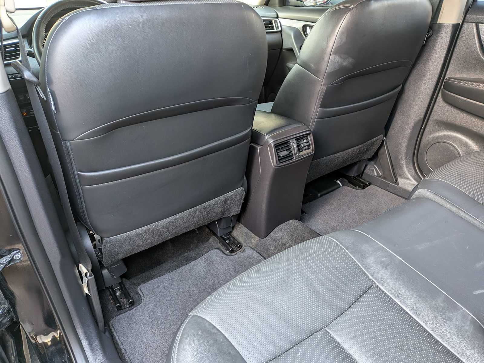 Thumbnail: 2015 Nissan Rogue - 16