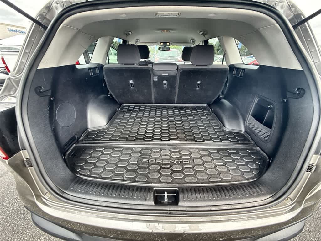 2016 Kia Sorento LX 32