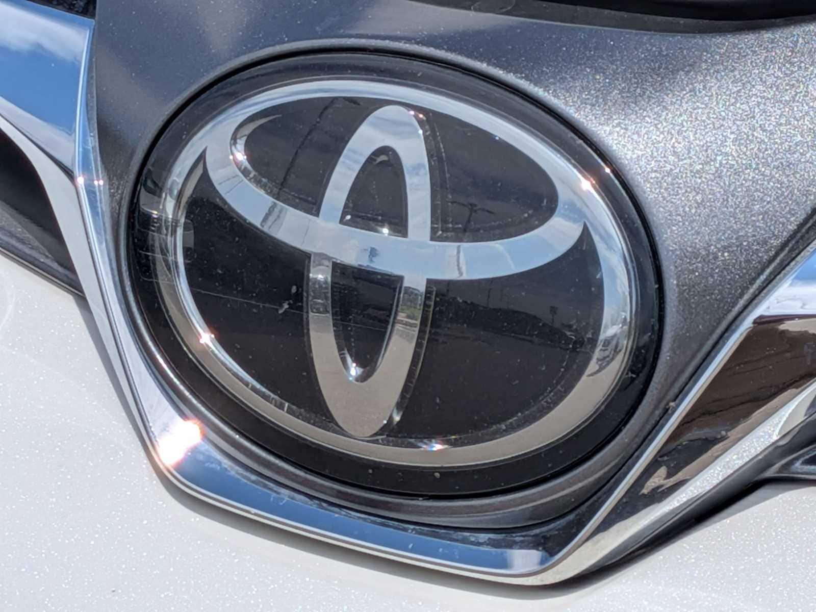 Thumbnail: 2020 Toyota Sienna - 11