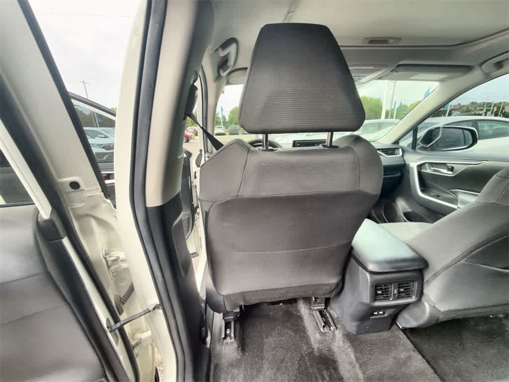 2021 Toyota RAV4 XLE 17