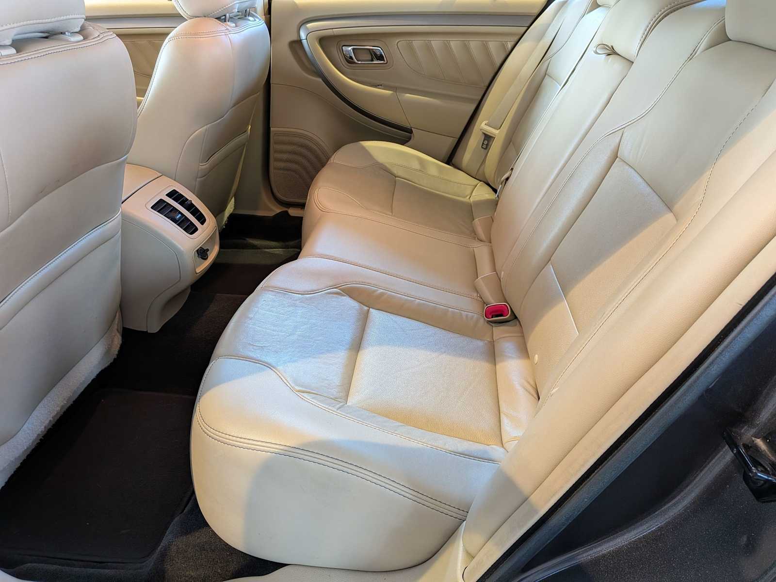 Thumbnail: 2015 Ford Taurus - 17