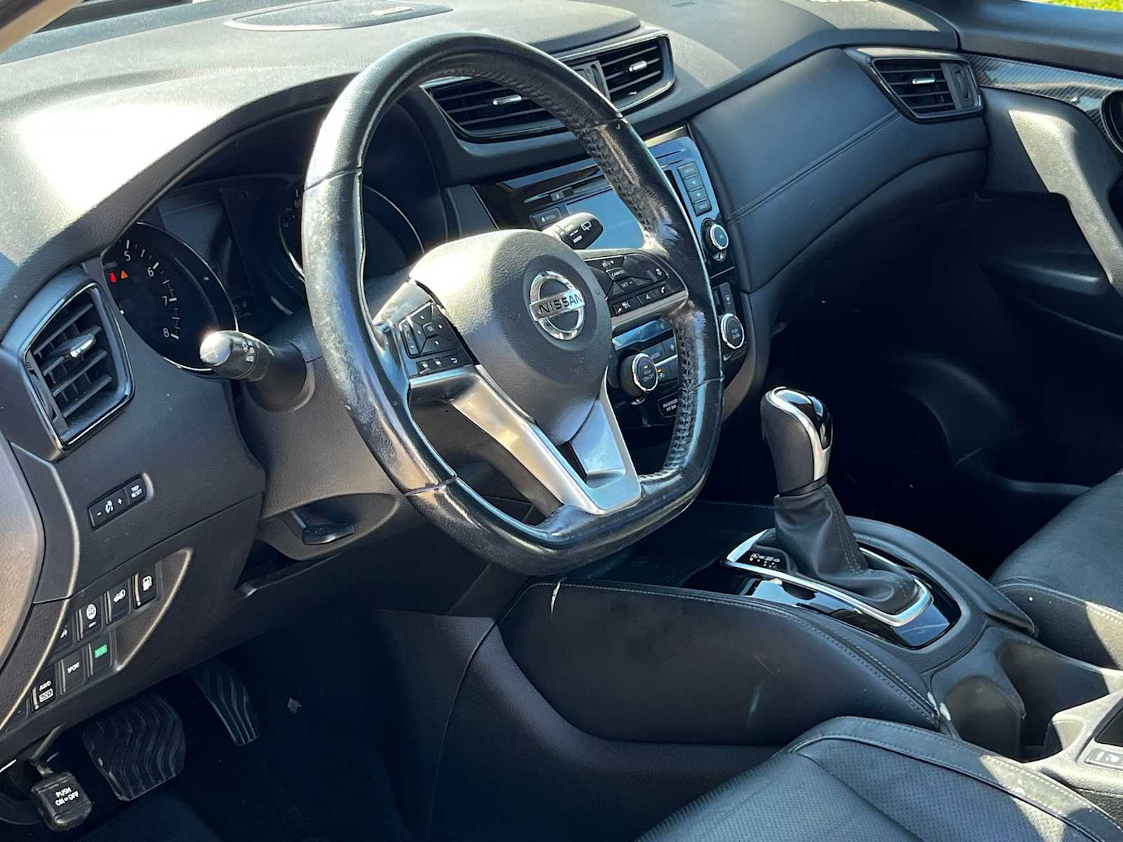 2018 Nissan Rogue SL photo 2