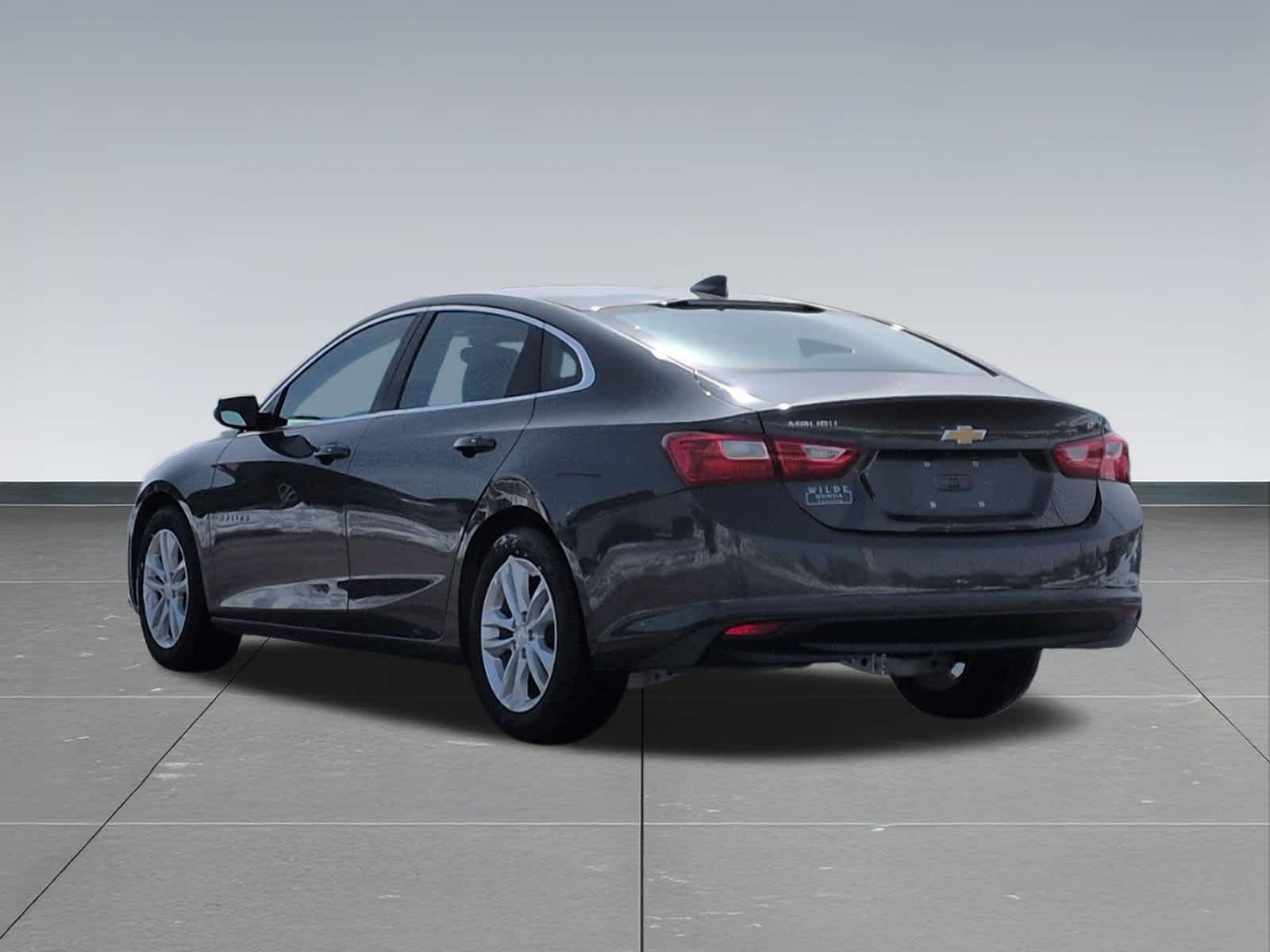 Thumbnail: 2016 Chevrolet Malibu - 4