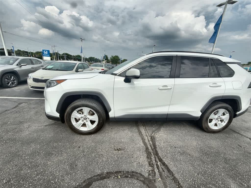 2021 Toyota RAV4 XLE 3