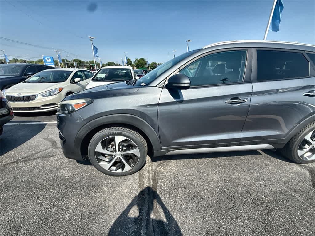 Thumbnail: 2017 Hyundai Tucson - 3