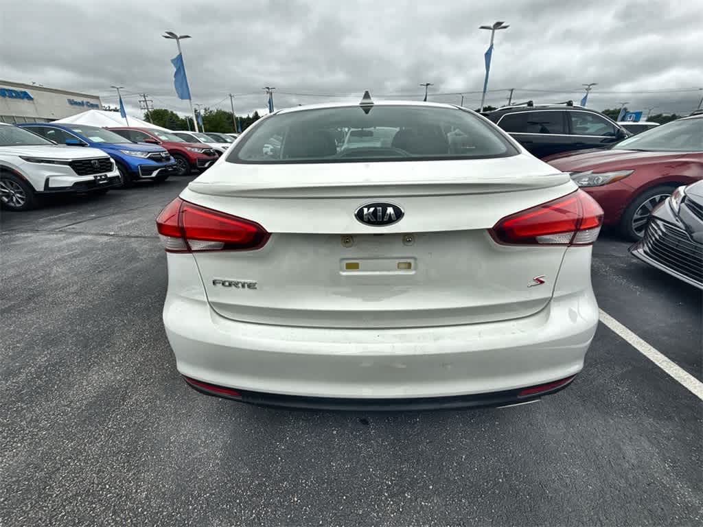 Thumbnail: 2017 Kia Forte - 11