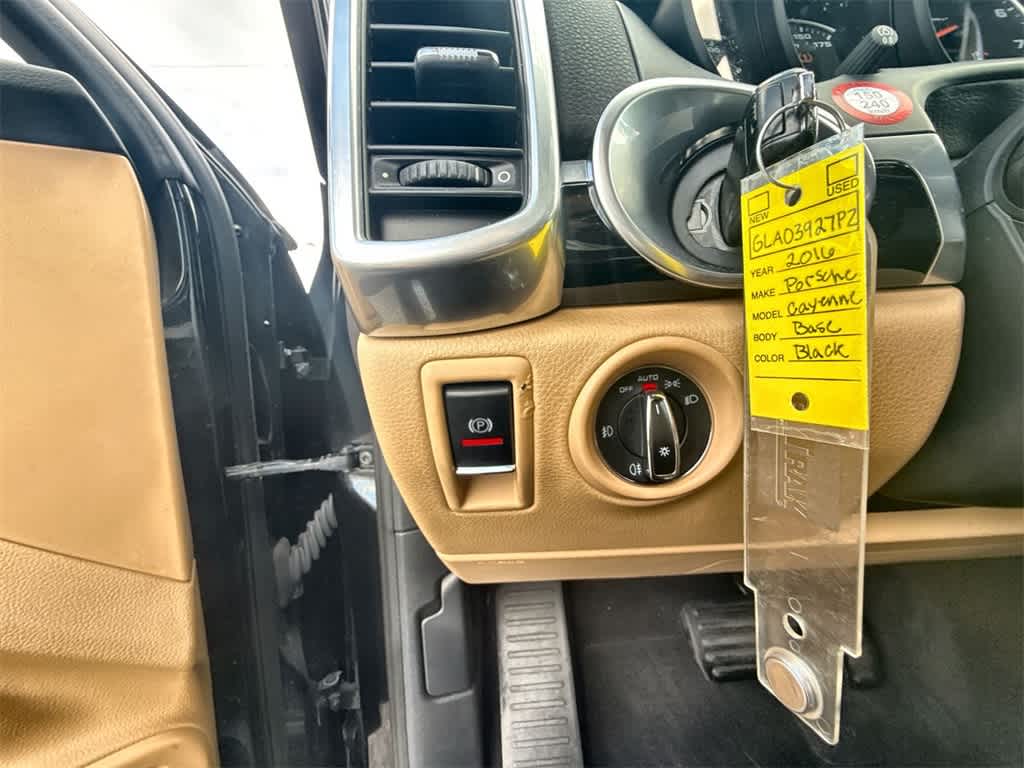 Thumbnail: 2016 Porsche Cayenne - 16