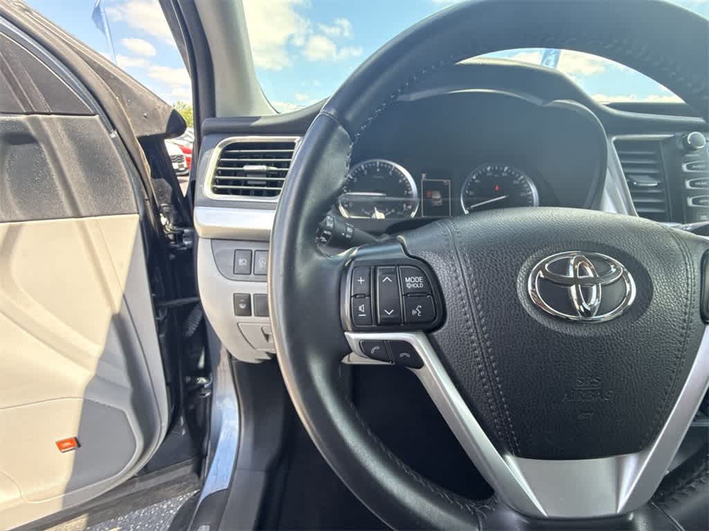 Thumbnail: 2019 Toyota Highlander - 24